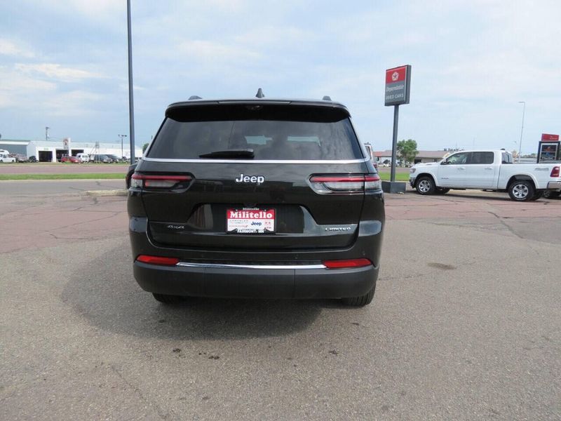 New 2023 Jeep Grand Cherokee L Limited 4x4 4dr SUVImage 5