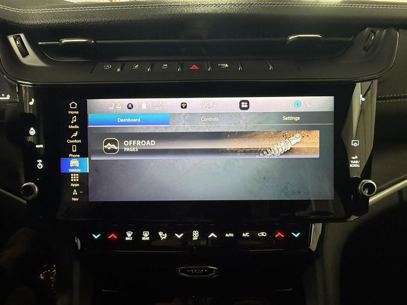 New 2026 Jeep Grand Cherokee L Limited 4x4Image 36