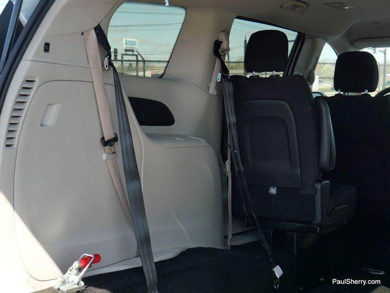 2022 Chrysler Voyager LXImage 55