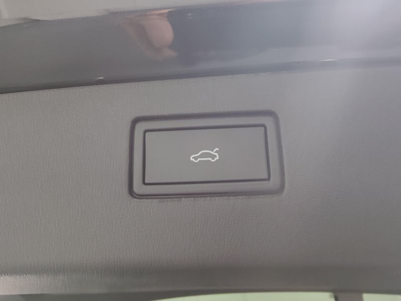 Used 2025 Volkswagen Tiguan SE 4-Motion AWDImage 12