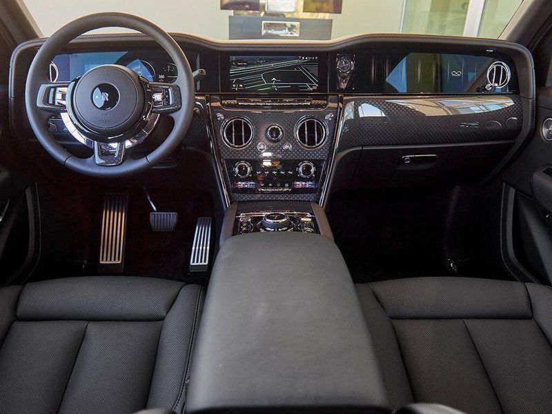 New 2026 Rolls-Royce Cullinan Black BadgeImage 4