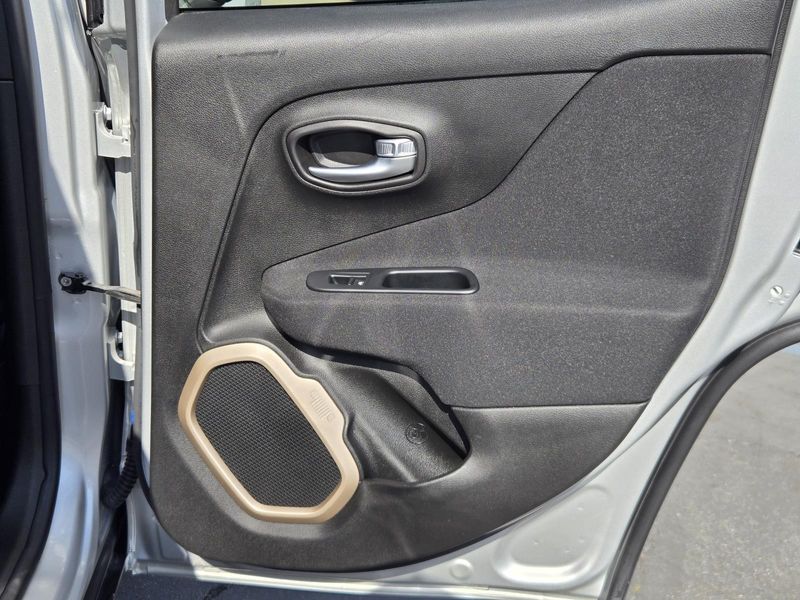 Used 2016 Jeep Renegade FWD 4dr Latitude