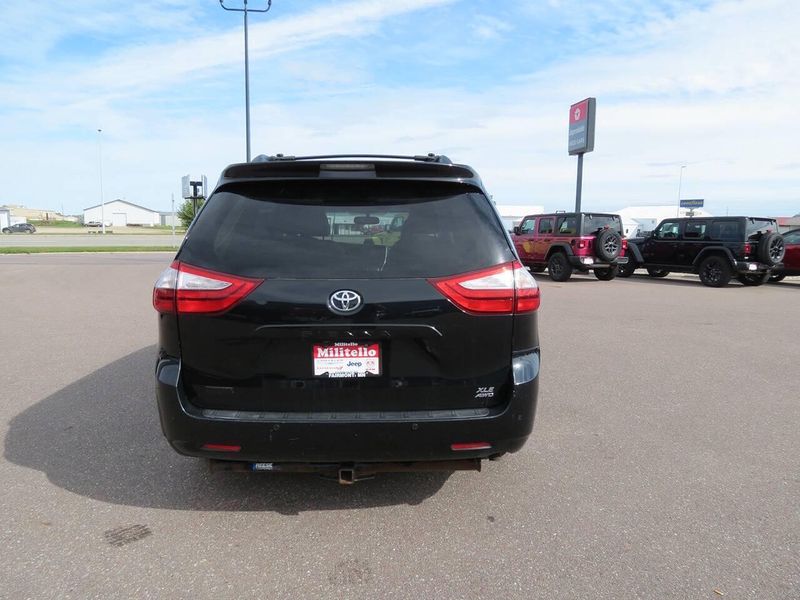 Used 2017 Toyota Sienna XLE Premium 7 Passenger AWD 4dr Mini VanImage 6