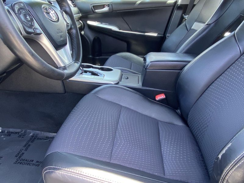 2012 Toyota Camry SEImage 16