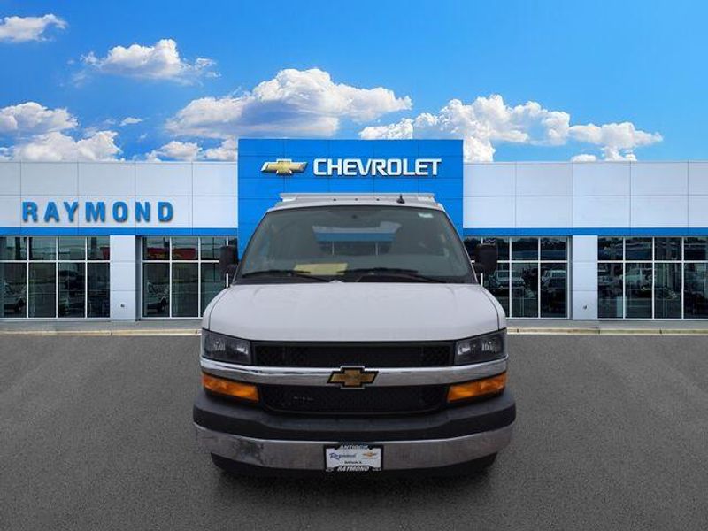 New 2025 Chevrolet Express 3500 Work VanImage 9