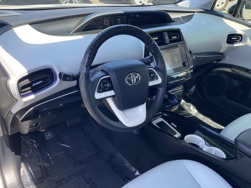 2016 Toyota Prius Three TouringImage 16