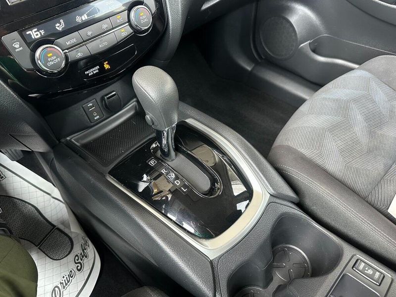 2016 Nissan Rogue SVImage 8