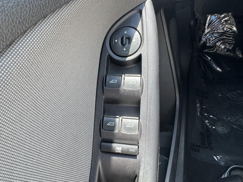 Used 2013 Ford Focus SEImage 17
