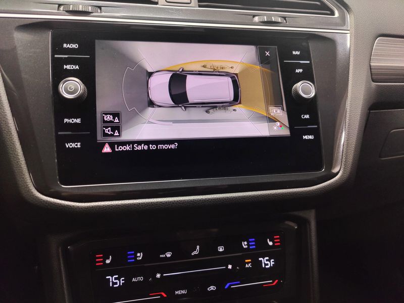 Used 2024 Volkswagen Tiguan AWD SEL R-Line w/Sunroof/NavImage 30