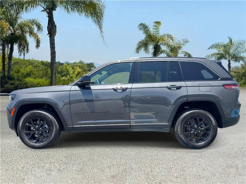 New 2026 Jeep Grand Cherokee Laredo Altitude 4x2