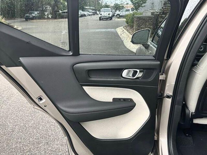2024 Volvo XC40 Plus Bright Theme