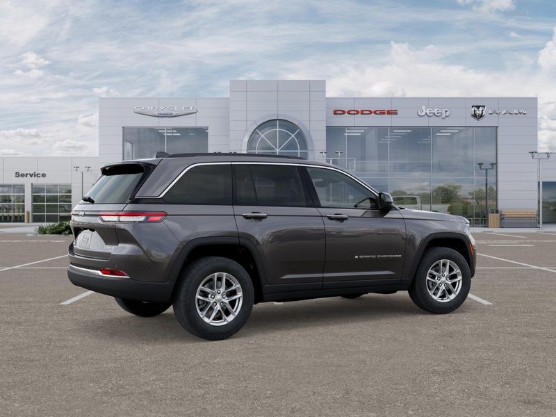 New 2025 Jeep Grand Cherokee Laredo X 4x4Image 18