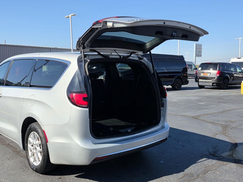 Used 2024 Chrysler Pacifica Touring
