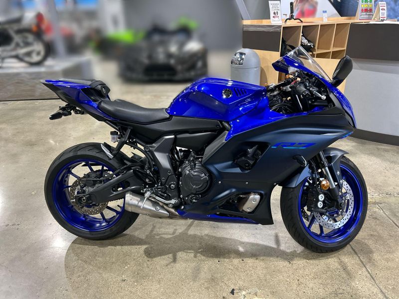 Used 2023 Yamaha YZF-R7 Image 10