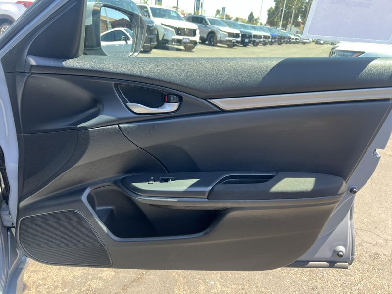 2019 Honda Civic Hatchback LXImage 23