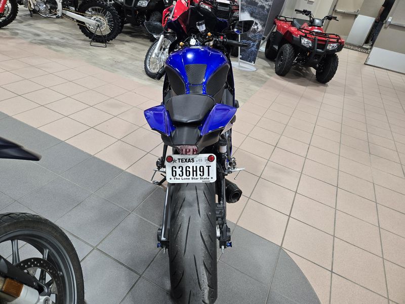 USED 2025 YAMAHA YZF R7 Image 7