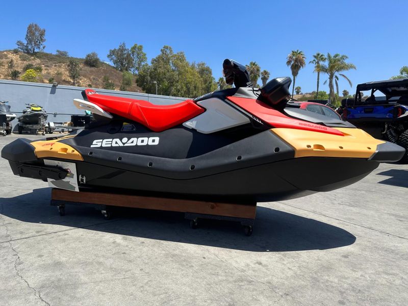 New 2024 Sea-Doo SPARK FOR 2 90 (SOUND SYSTEM) Image 2