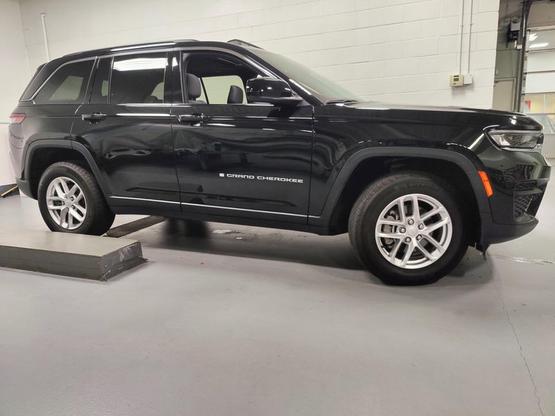 Used 2024 Jeep Grand Cherokee Laredo X Lux Tech V6 4x4Image 3