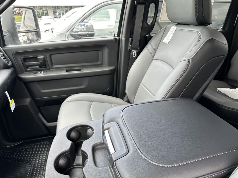 2025 RAM 2500 Tradesman Crew Cab 4x4 8