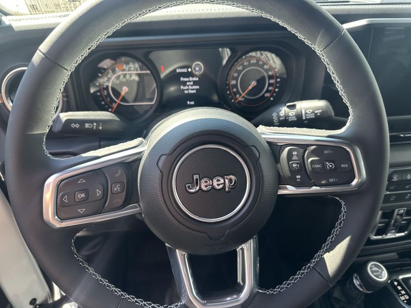 2025 Jeep Wrangler 4-door SaharaImage 22