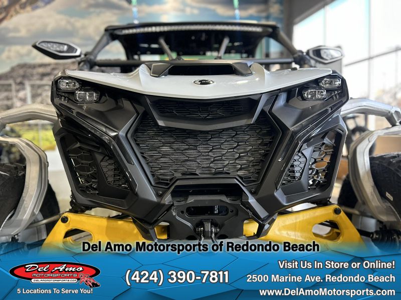 2024 Can-Am 9BRB  in a CATALYST GRAY & NEO YELLOW exterior color. Del Amo Motorsports of Redondo Beach (424) 304-1660 delamomotorsports.com 