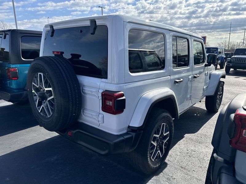 2024 Jeep Wrangler 4-door SaharaImage 7