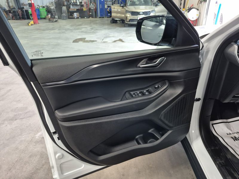 2025 Jeep Grand Cherokee L Altitude X 4x4Image 24