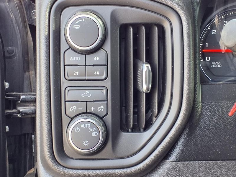 2019 Chevrolet Silverado 1500 Custom Trail BossImage 18