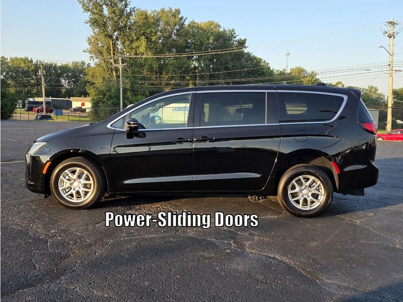 New 2027 Chrysler Pacifica Select