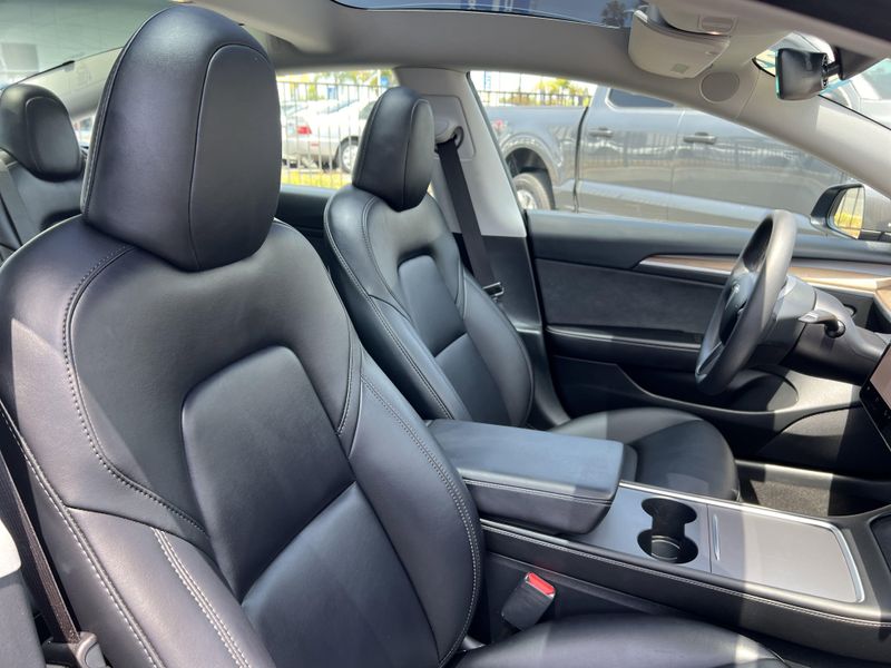 Used 2023 Tesla Model 3 PerformanceImage 25