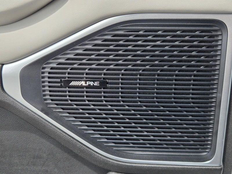 2026 Jeep Grand Wagoneer 4x2