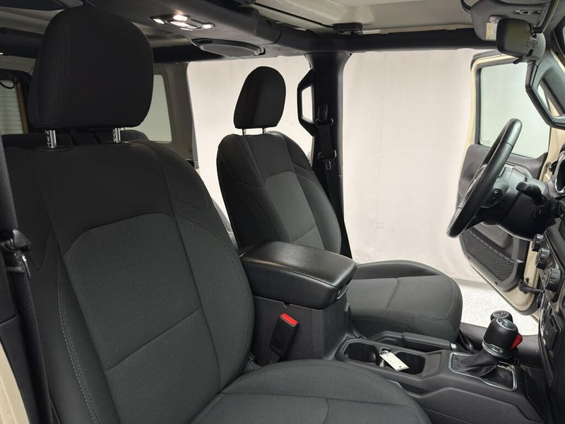 Used 2022 Jeep Wrangler Unlimited WillysImage 15