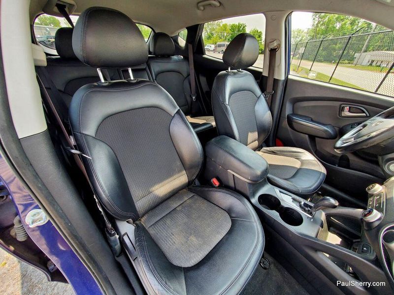 2011 Hyundai Tucson GLSImage 2