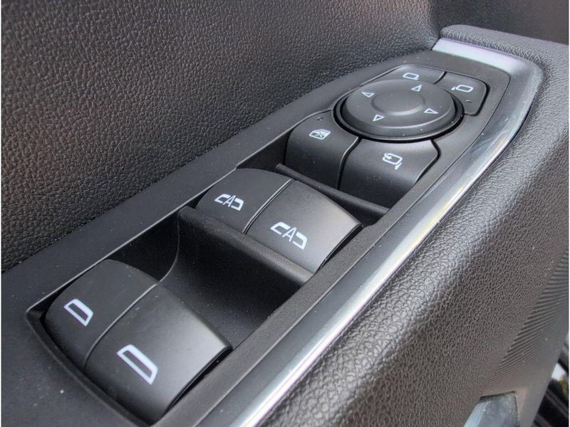Used 2025 GMC Sierra 1500 SLTImage 13