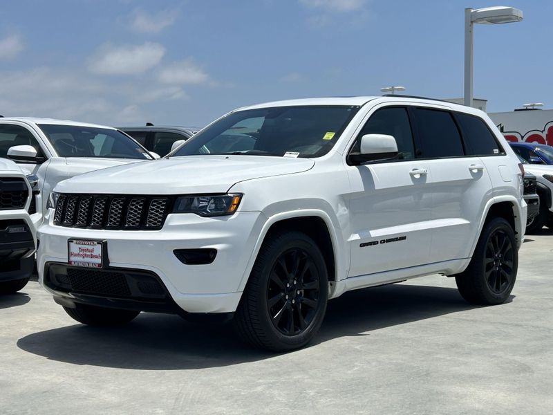 Used 2018 Jeep Grand Cherokee AltitudeImage 6