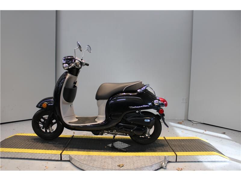 2013 Honda Metropolitan Image 3