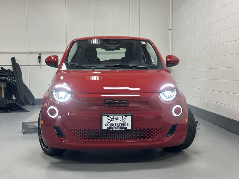 2024 Fiat 500e Inspi(red)Image 2