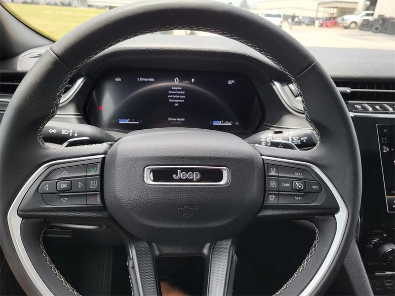 2024 Jeep Grand Cherokee L LaredoImage 12
