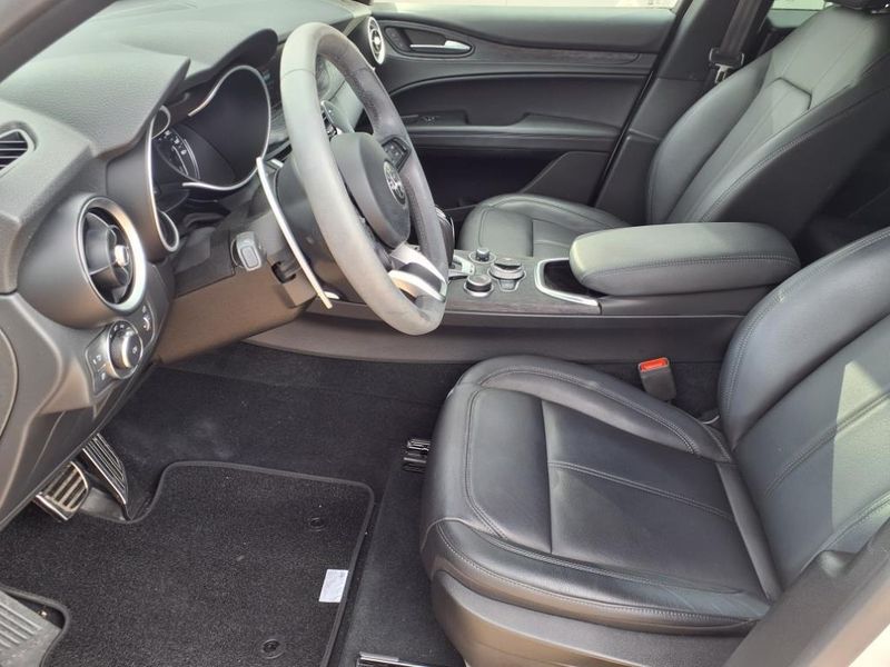 Used 2022 Alfa Romeo Stelvio SprintImage 16