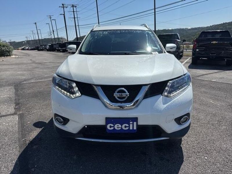 2016 Nissan Rogue SL photo 2