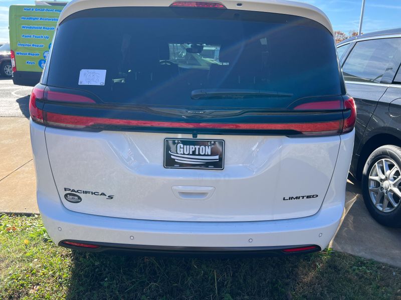 New 2026 Chrysler Pacifica LimitedImage 5