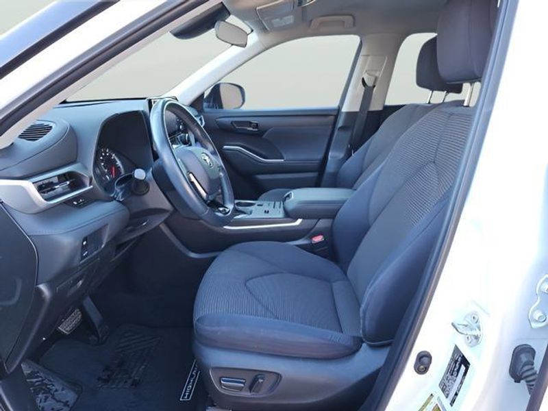 Used 2021 Toyota Highlander LE