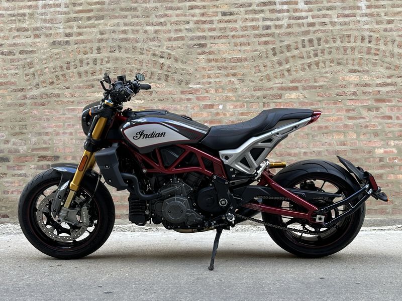 2022 Indian Motorcycle FTR1200R Carbon  Image 2