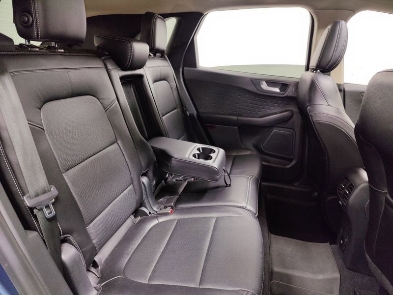 2020 Ford Escape Titanium AWD w/Premium PkgImage 24