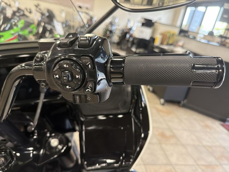 Used 2024 Harley-Davidson ROAD GLIDE CVO ST Image 24