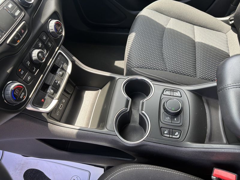 Used 2022 GMC Terrain SLEImage 38