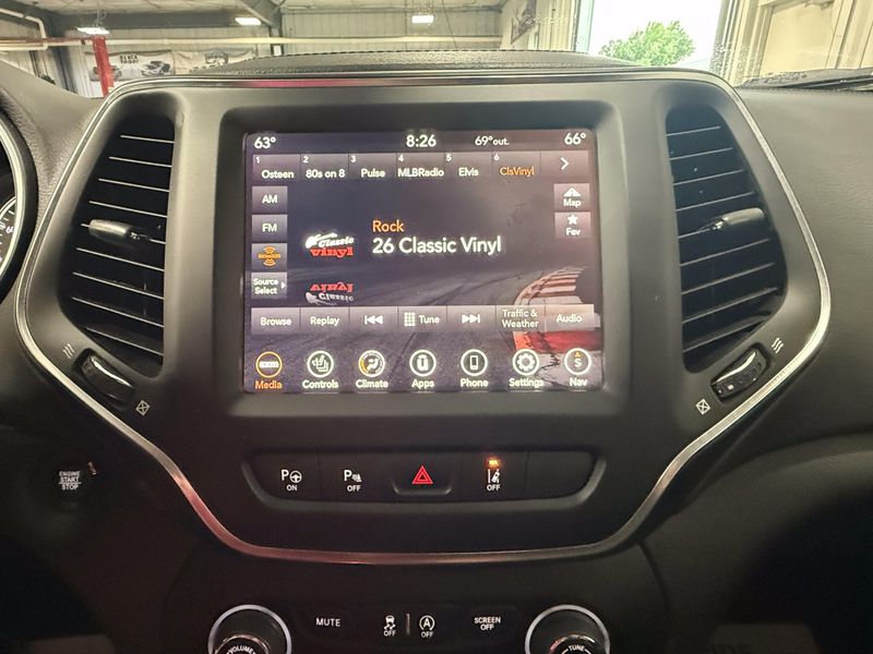 Used 2023 Jeep Cherokee Altitude LuxImage 28