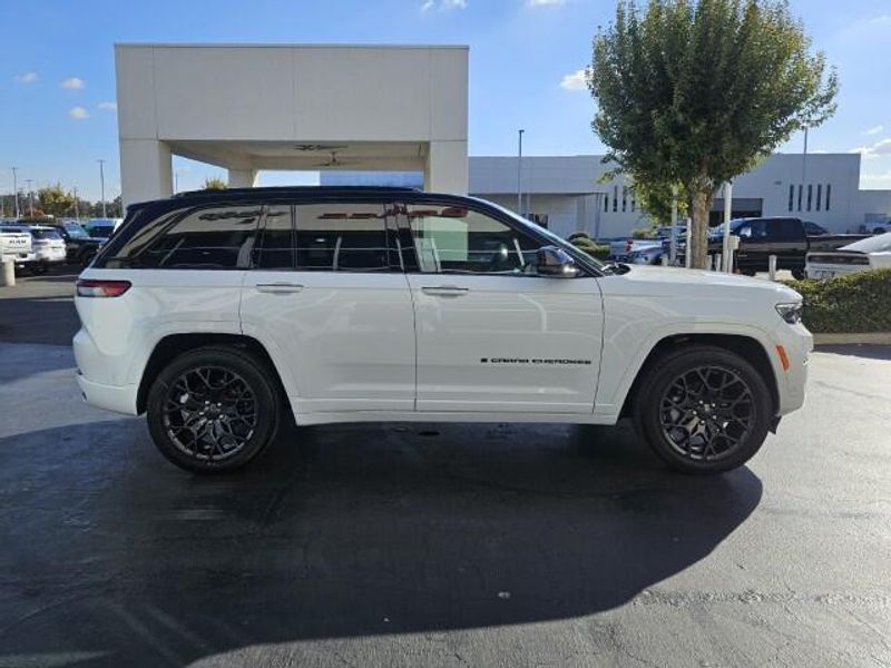 2025 Jeep Grand Cherokee Summit Reserve photo 3