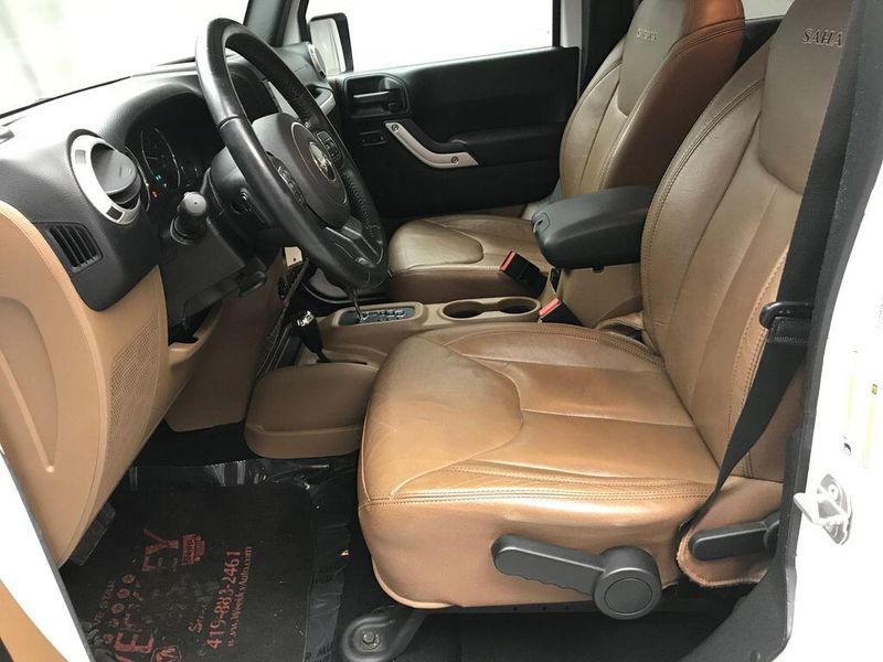 Used 2018 Jeep Wrangler JK Unlimited SaharaImage 4