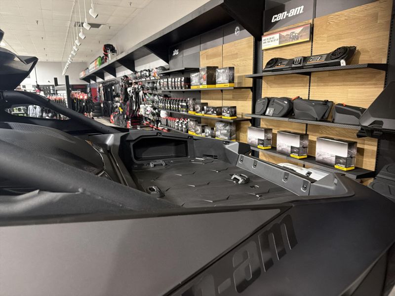 New 2026 Can-Am MAVERICK R X RS 999T DCT Image 22